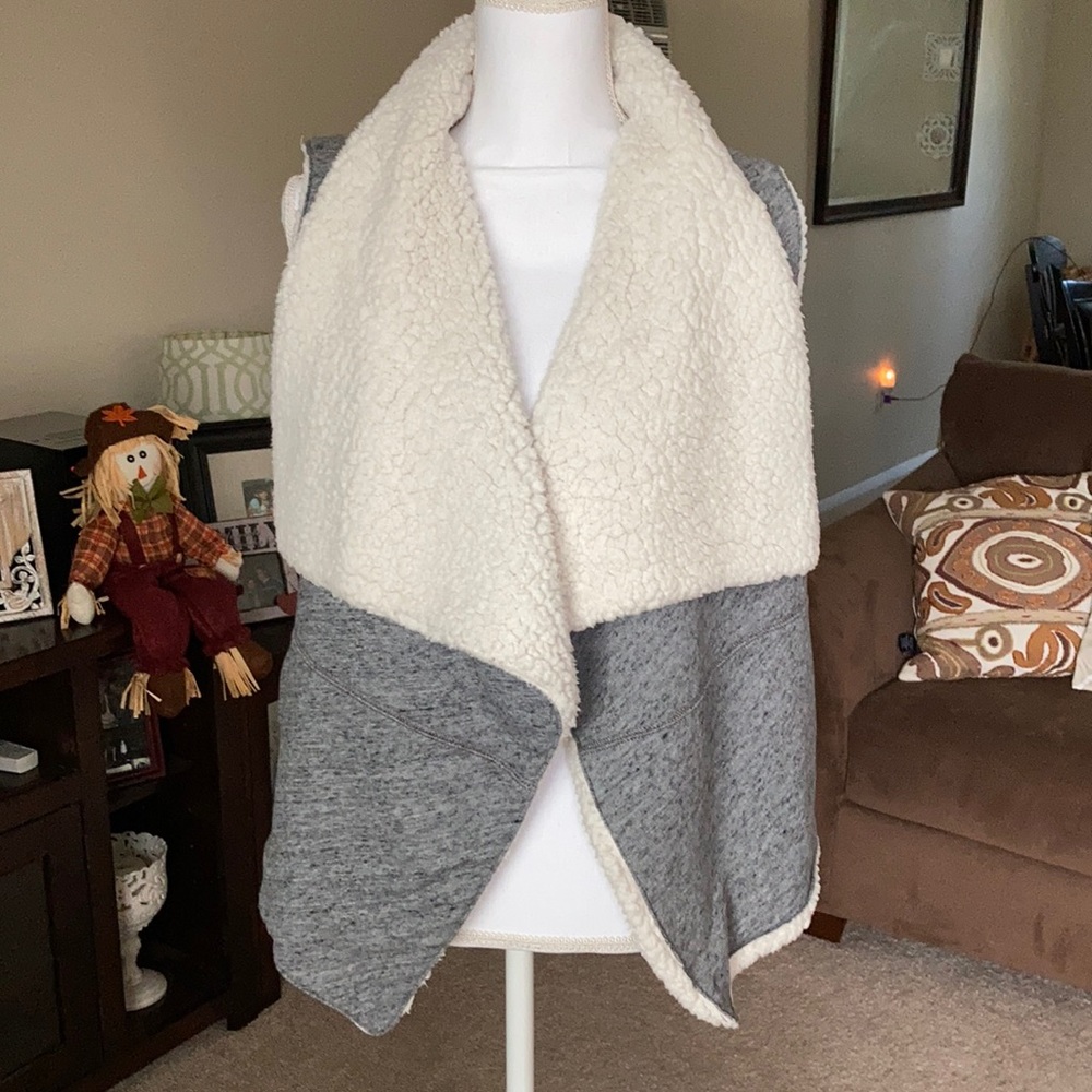 Abercrombie & Fitch Gray Shearling Vest XS/S